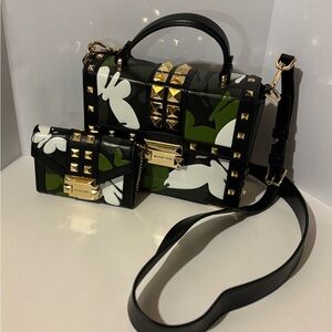 LN-Michael Kors Jayne Small Camo trunk bag with matching wallet and card holder